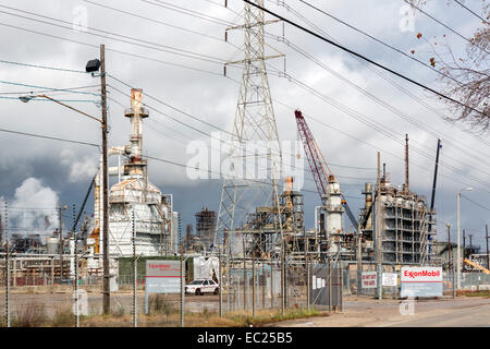 La raffinerie d'Exxon Mobil à Houston, l'une des plus importantes aux États-Unis, près de Houston, Texas, USA Banque D'Images