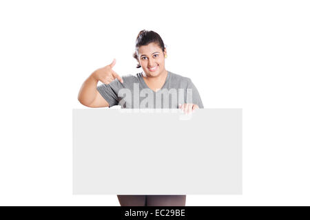 Dame obèse indiens montrant Message Board Banque D'Images