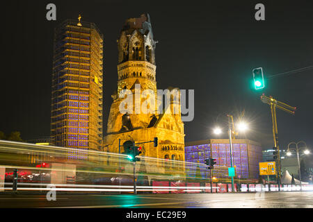 Vue nocturne de l'église Kaiser Wilhelm Memorial sur Kurfurstendamm à Berlin, Allemagne Banque D'Images