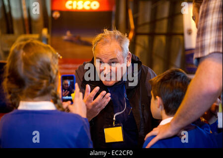 Richard noble projet BLOODHOUND SSC d'enseigner aux enfants de l'équipe sur le projet Banque D'Images