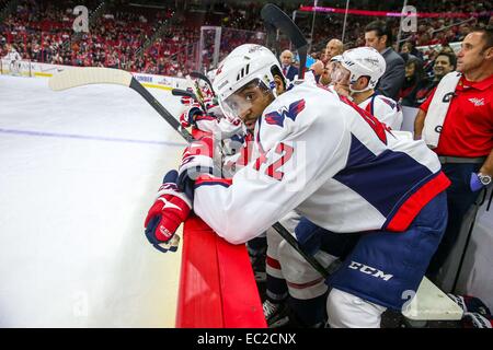 Raleigh, Caroline du Nord, USA. 9Th Jul 2014. Les Capitals de Washington l'aile droite Joel Ward (42) au cours de la LNH, match entre les Capitals de Washington et les Hurricanes de la Caroline au PNC Arena. Les Capitals de Washington a défait les Hurricanes de la Caroline 2-1. © Andy Martin Jr./ZUMA/Alamy Fil Live News Banque D'Images