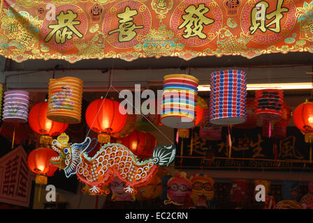 Lanternes sur l'affichage dans le quartier chinois, pour le milieu de l'automne festival, Singapour Banque D'Images