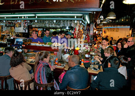 El Quim de la Boqueria Restaurant Las Ramblas - Le Mercat de Sant Josep de la Boquería food Market Restaurant Barcelone Espagne Banque D'Images