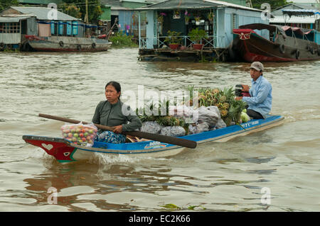 Marché flottant de Cai Rang à Mékong, Vietnam Banque D'Images