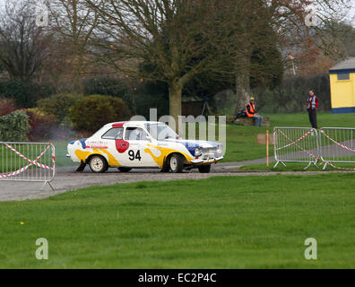 Décembre 2014 - Ford Escort voitures de rallye en prenant part à la 2014 rallye, Étapes Regency Banque D'Images