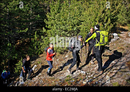 Les randonneurs sur les pentes du mont Olympe, Piérie, Macédoine, Grèce. Banque D'Images