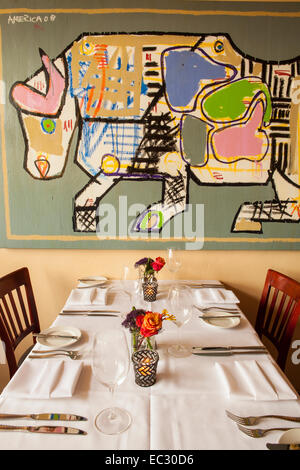 Intérieur de Toma Restaurant, Santa Barbara, Californie, États-Unis d'Amérique Banque D'Images