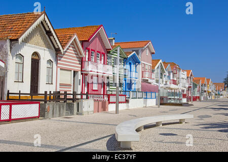 Palheiros, maisons colorées, Costa Nova, Aveiro, région Beiras, Portugal, Europe Banque D'Images