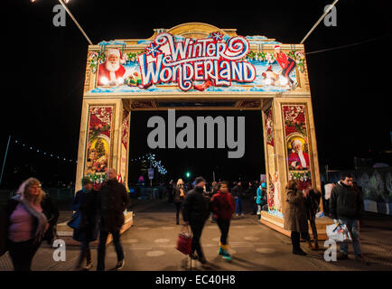 Londres, Royaume-Uni. 8 Décembre, 2014. Les gens s'amuser dans Winter Wonderland à Hyde Park, Londres : Crédit Giulia Fiori/Alamy Live News Banque D'Images