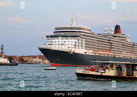 Bateau de croisière Queen Elizabeth, l'OMI 9477438 Banque D'Images