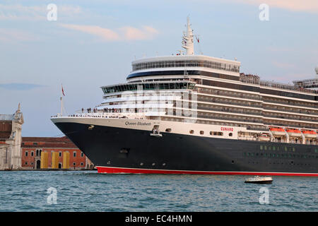 Bateau de croisière Queen Elizabeth, l'OMI 9477438 Banque D'Images