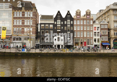 AMSTERDAM - 20 octobre 2013 : vélos à Amsterdam le 20 octobre 2013. La plupart des mondes est Amsterdam location friendly villes, 57  % o Banque D'Images