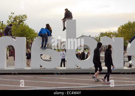 AMSTERDAM - 20 octobre 2013 : chargé de lettres d 'Amsterdam' logo à la place du Musée le 20 octobre 2013. C'est une ville Banque D'Images