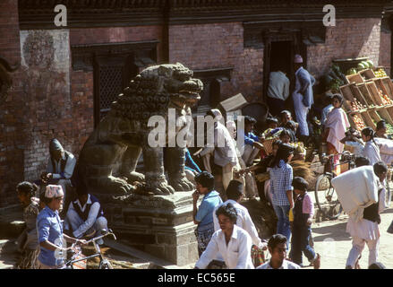Durbar Square, Patan, dans la vallée de Katmandou, Népal, en 1983. Banque D'Images