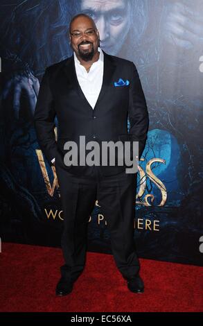 James Monroe Iglehart aux arrivées de DANS LES BOIS Première Mondiale, Ziegfeld Theatre, New York, NY 8 décembre 2014. Photo par : Kristin Callahan/Everett Collection Banque D'Images