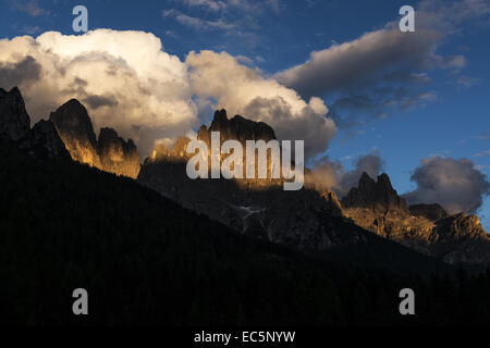 Coucher de soleil sur la Pale di St.Martino Groupe, Dolomites Banque D'Images