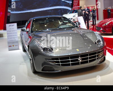 Genève - 13 mars : gris Ferrari FF sur l'affichage à la 84e International Motor Show Palexpo - Genève le 13 mars 2014 à Genève Banque D'Images