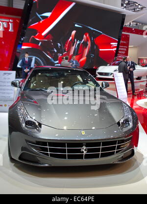 Genève - 13 mars : gris Ferrari FF sur l'affichage à la 84e International Motor Show Palexpo - Genève le 13 mars 2014 à Genève Banque D'Images