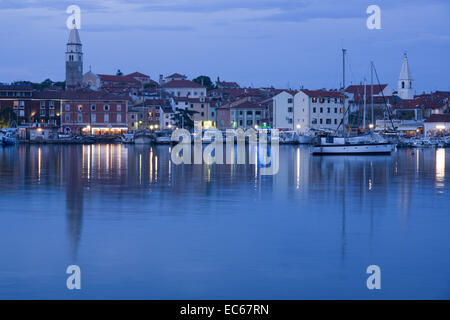 Izola la nuit, côte Adriatique, péninsule Istrien, Slovénie, Europe, Banque D'Images