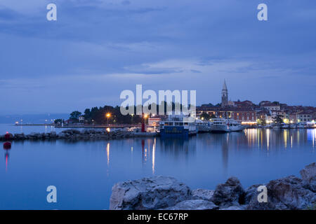 Izola la nuit, côte Adriatique, péninsule Istrien, Slovénie, Europe, Banque D'Images