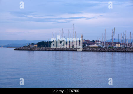 Izola la nuit, côte Adriatique, péninsule Istrien, Slovénie, Europe, Banque D'Images