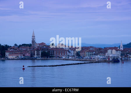 Izola dans la soirée la lumière, côte Adriatique, péninsule Istrien, Slovénie, Europe, Banque D'Images