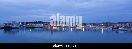 Izola la nuit, côte Adriatique, péninsule Istrien, Slovénie, Europe, Banque D'Images