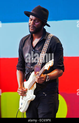 GARY CLARK JR. préformes sur la scène principale au festival de jazz de Monterey Banque D'Images