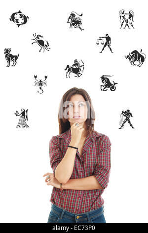 Occasionnels ordinaires belle femme entourée de signes de zodiaque pensivement jusqu'à la face, avec des expression, la photo-co Banque D'Images
