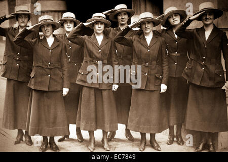 L'aide à l'effort de guerre, le San Francisco Yeomanettes sont attachés à la Réserve navale, douzième arrondissement. Juin 1918. Banque D'Images