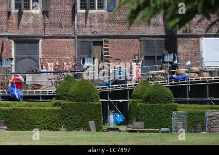 Le tournage de "Tulip Fever" commence dans une majestueuse école privée à Surrey. L'ensemble a été construit sur 2 mois avec 3 pieds de profondeur d'un canal est construit pour représenter 18e siècle, Amsterdam. Doté d''atmosphère : où : Surrey, Royaume-Uni Quand : 06 Banque D'Images