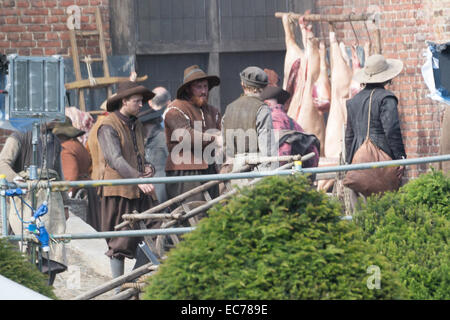 Le tournage de "Tulip Fever" commence dans une majestueuse école privée à Surrey. L'ensemble a été construit sur 2 mois avec 3 pieds de profondeur d'un canal est construit pour représenter 18e siècle, Amsterdam. Doté d''atmosphère : où : Surrey, Royaume-Uni Quand : 06 Banque D'Images