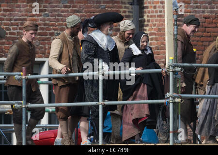 Le tournage de "Tulip Fever" commence dans une majestueuse école privée à Surrey. L'ensemble a été construit sur 2 mois avec 3 pieds de profondeur d'un canal est construit pour représenter 18e siècle, Amsterdam. Doté d''atmosphère : où : Surrey, Royaume-Uni Quand : 06 Banque D'Images