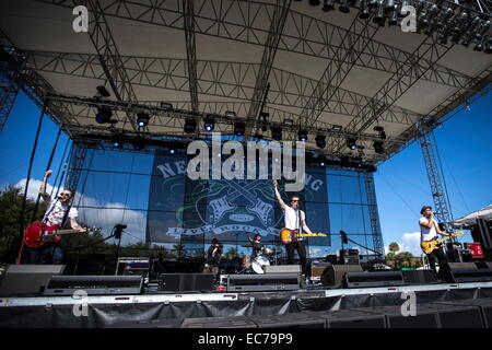 St Petersburg, Floride, USA. 6e déc, 2014. 'Jeunes' fils exécute pendant 97X prochaine grande chose à Vinoy Park. © Brad Moore/ZUMA/ZUMAPRESS.com/Alamy fil Live News Banque D'Images