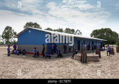 La Namibie, Kavango, 15 octobre : Heureux les enfants de l'école de Namibie en attente d'une leçon. Kavango est la région ayant la plus forte pover Banque D'Images