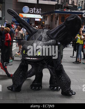 'How to Train Your Dragon 2' photocall dans Times Square avec Dragon : où : New York, United States Quand : 06 Juin 2014 Banque D'Images