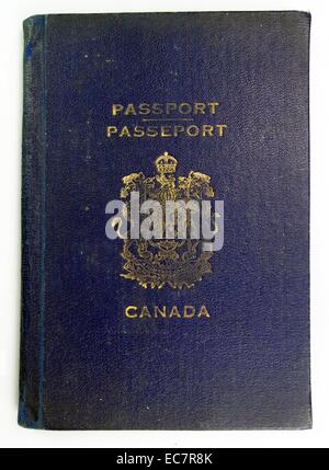 Passeport canadien délivré à un pilote de la Royal Air Force britannique pour permettre la facilité d'entrée au Canada pour les passagers VIP fréquents de ferry et de nouveaux avions Banque D'Images