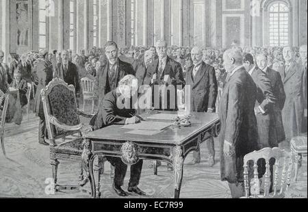 Le Traité de Versailles est signé par le Premier ministre britannique David Lloyd George à la fin de la Première Guerre mondiale, il a été signé le 28 juin 1919 Banque D'Images