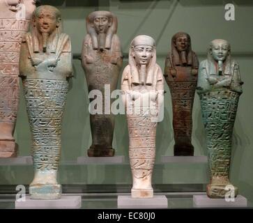 La fin de période, Shabti's (figurines conçu pour exécuter un travail pour le propriétaire dans l'au-delà), ont été enterrés avec des personnes importantes dans l'Egypte ancienne. 664-332 av. Banque D'Images