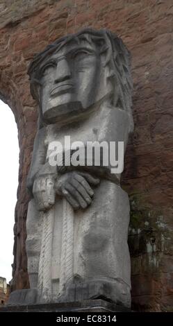 Ecce Homo, 1935 sculpture dans les ruines de la cathédrale de Coventry, par Jacob Epstein. Le Christ avant de Ponce Pilate Banque D'Images