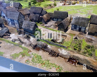 Modèle de maison à Birmingham 1300. Toutes les maisons ont des toits de chaume et sont disposés autour d'un point central. Banque D'Images