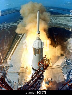 Photographie de la mission Apollo 11 lancée par une fusée Saturn V du Centre spatial Kennedy en Floride, Merritt Island. Daté 1969 Banque D'Images