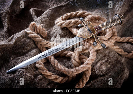 Le poignard de smart soldat médiéval. Il a été utilisé pour la chasse Banque D'Images
