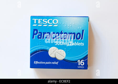 Pack de Tesco Paracetamol 500mg comprimés isolé sur fond blanc Banque D'Images