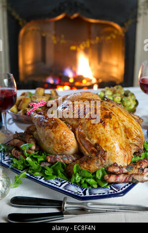 Les aliments de Noël y compris un dindon entier Banque D'Images