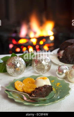 Les aliments de Noël y compris un dindon entier Banque D'Images