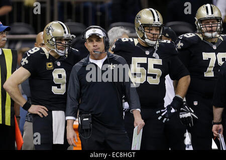 New Orleans, LA, USA. 7 Décembre, 2014. New Orleans Saints l'entraîneur-chef Sean Payton parle avec New Orleans Saints quarterback Drew Brees # 9 dans un match de la NFL à la Mercedes Benz Superdome le 7 décembre 2014 à la Nouvelle Orléans, Louisiane. Les Panthère défait les Saints 41-10. Margaret Bowles/CSM/Alamy Live News Banque D'Images