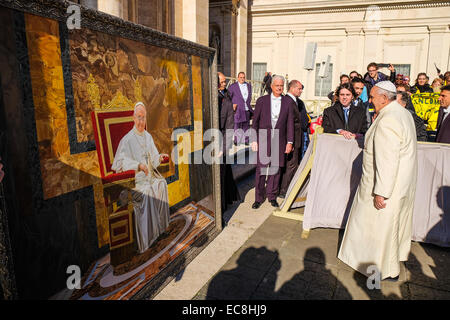 La cité du Vatican. 10 Décembre, 2014. Le pape François, l'Audience générale Place Saint Pierre : crédit facile vraiment Star/Alamy Live News Banque D'Images