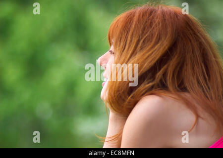 Happy young redhead woman enjoying spring day Banque D'Images