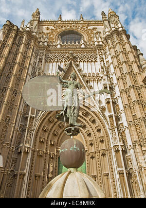 Séville, ESPAGNE - 28 octobre 2014 : La Puerta del Principe sur la cathédrale de Santa Maria de la Sede Banque D'Images